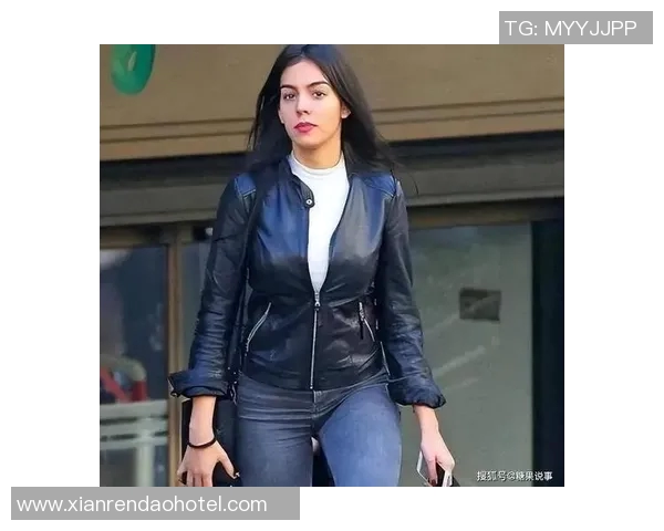 C罗家庭矛盾：乔治娜拥抱迷你罗温情时刻，多洛雷斯十年婆媳冷战未解